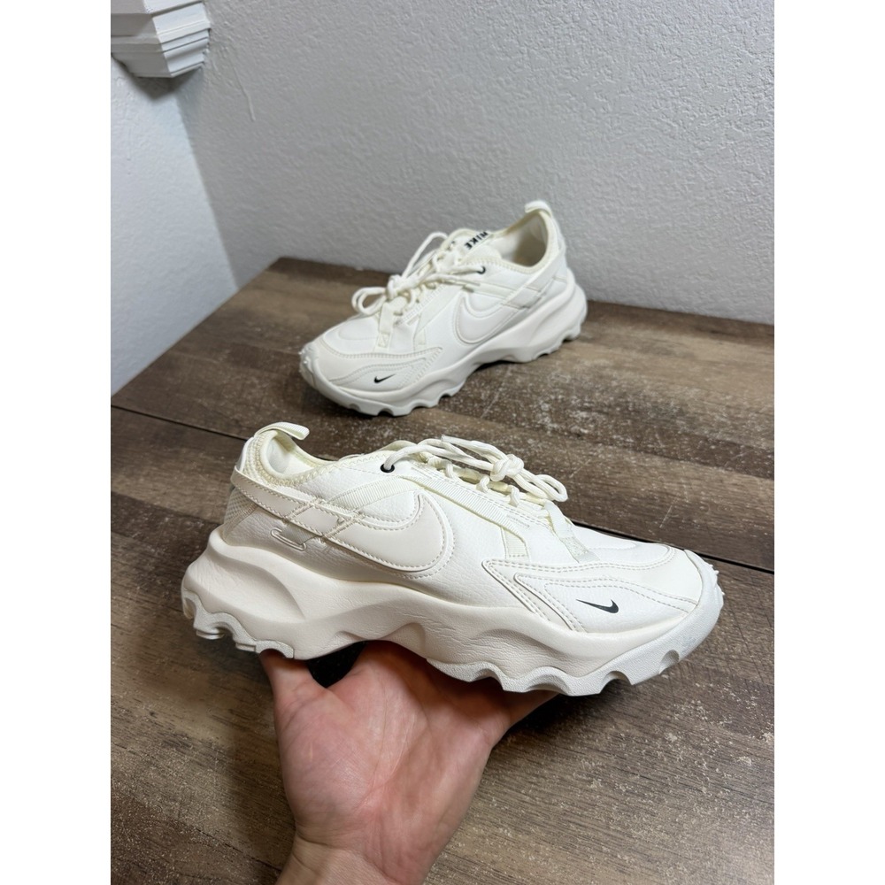 Nike Women's TC 7900 DD9682-100 White Running Shoes Size 10.5 Sneaker NEW